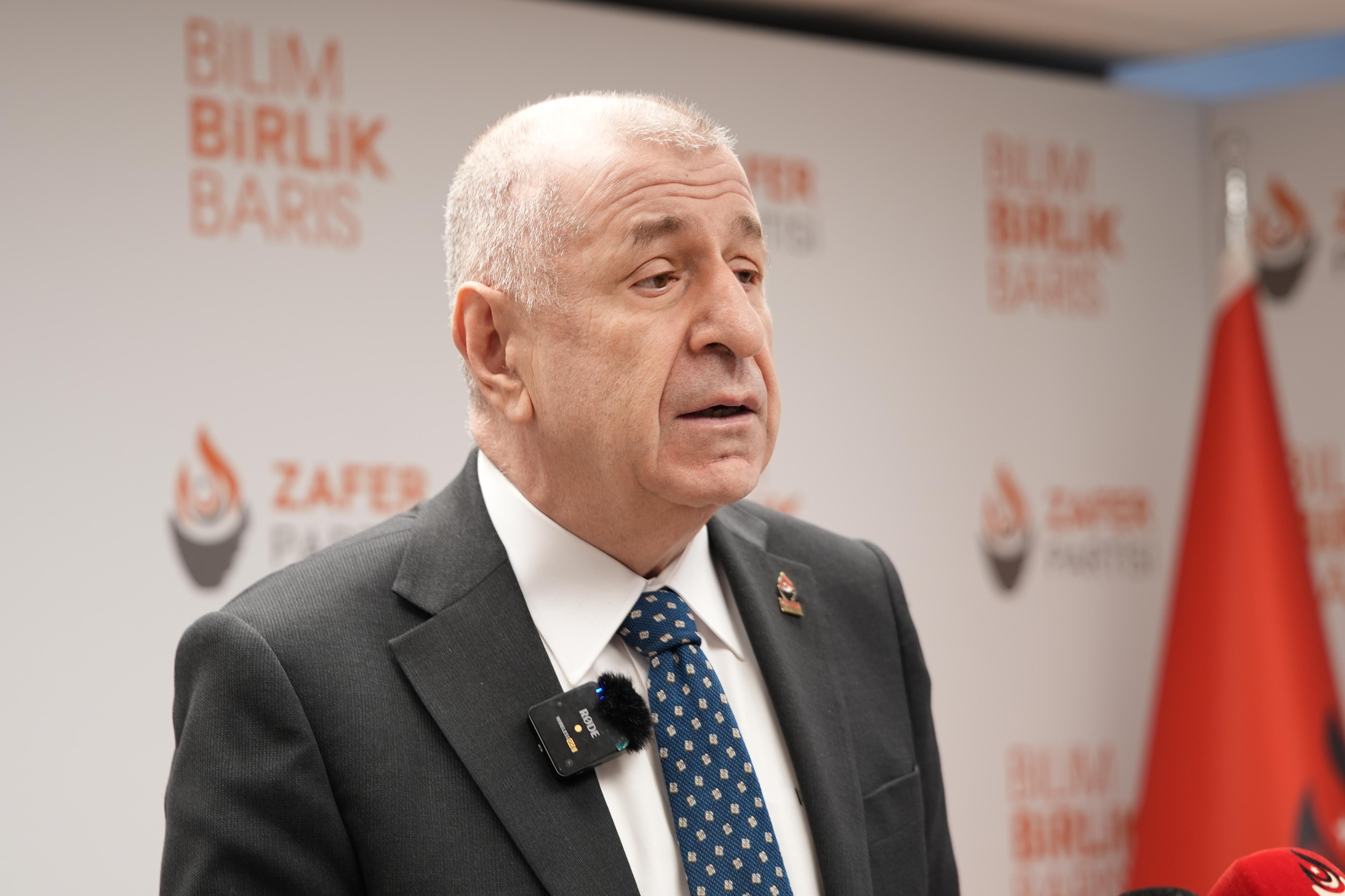 “PARTİSİNDEN AYRILIP İKTİDAR PARTİSİNE GİTMEK HİÇBİR BELEDİYE BAŞKANINA ONUR KAZANDIRMAZ”